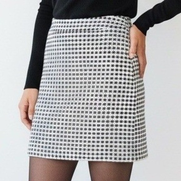 Banana Republic Dresses & Skirts - Banana Republic Black White Geometric‎ Mini Skirt Size 0 Tweed Textured Grid